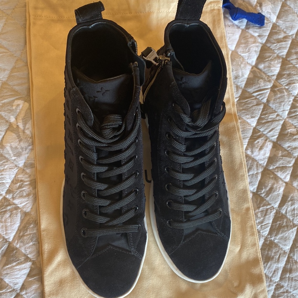 Original Louis Vuitton Suede Sneaker size:34.5, no box but with LV felt dust bag - Picture 8 of 12